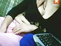 Une brune aux gros seins se masturbe avec un vibromasseur film érotique porno gratuit rose