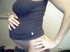 Jeune fille aux seins naturels se fait baiser le visage par film amateur érotique un dom
