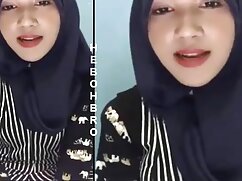 Une adolescente vidéo érotique gratuit squelettique guide un jouet dans sa chatte suintante